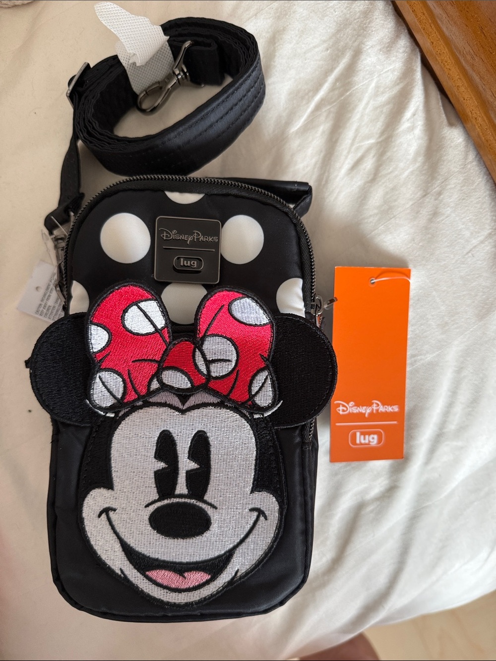 lug Disney Parks Minnie Mouse Black Red Crossbody Bag - Picture 3 of 3